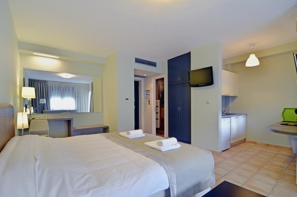 Ellopia Point Hotel Ioannina Bagian luar foto