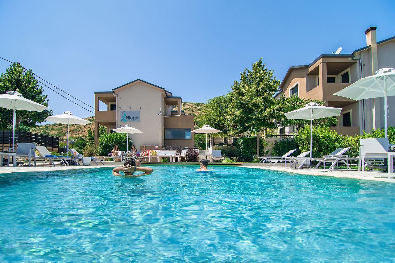 Ellopia Point Hotel Ioannina Bagian luar foto