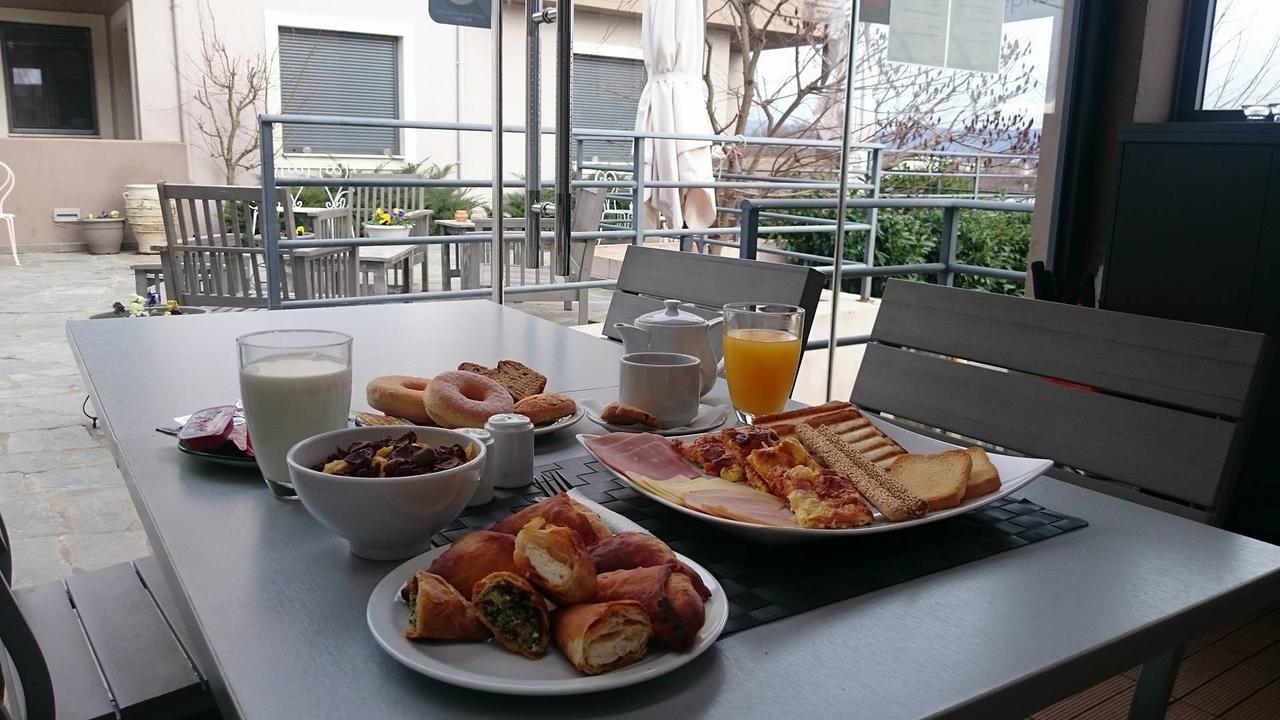 Ellopia Point Hotel Ioannina Bagian luar foto